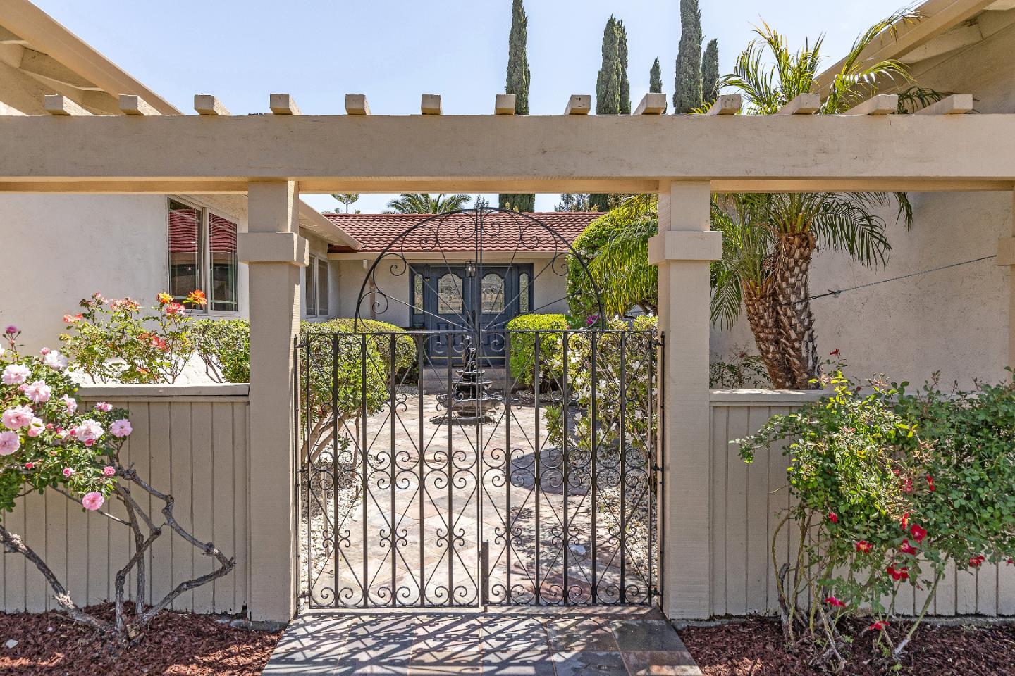 Detail Gallery Image 5 of 43 For 12141 Marilla Dr, Saratoga,  CA 95070 - 5 Beds | 2/1 Baths