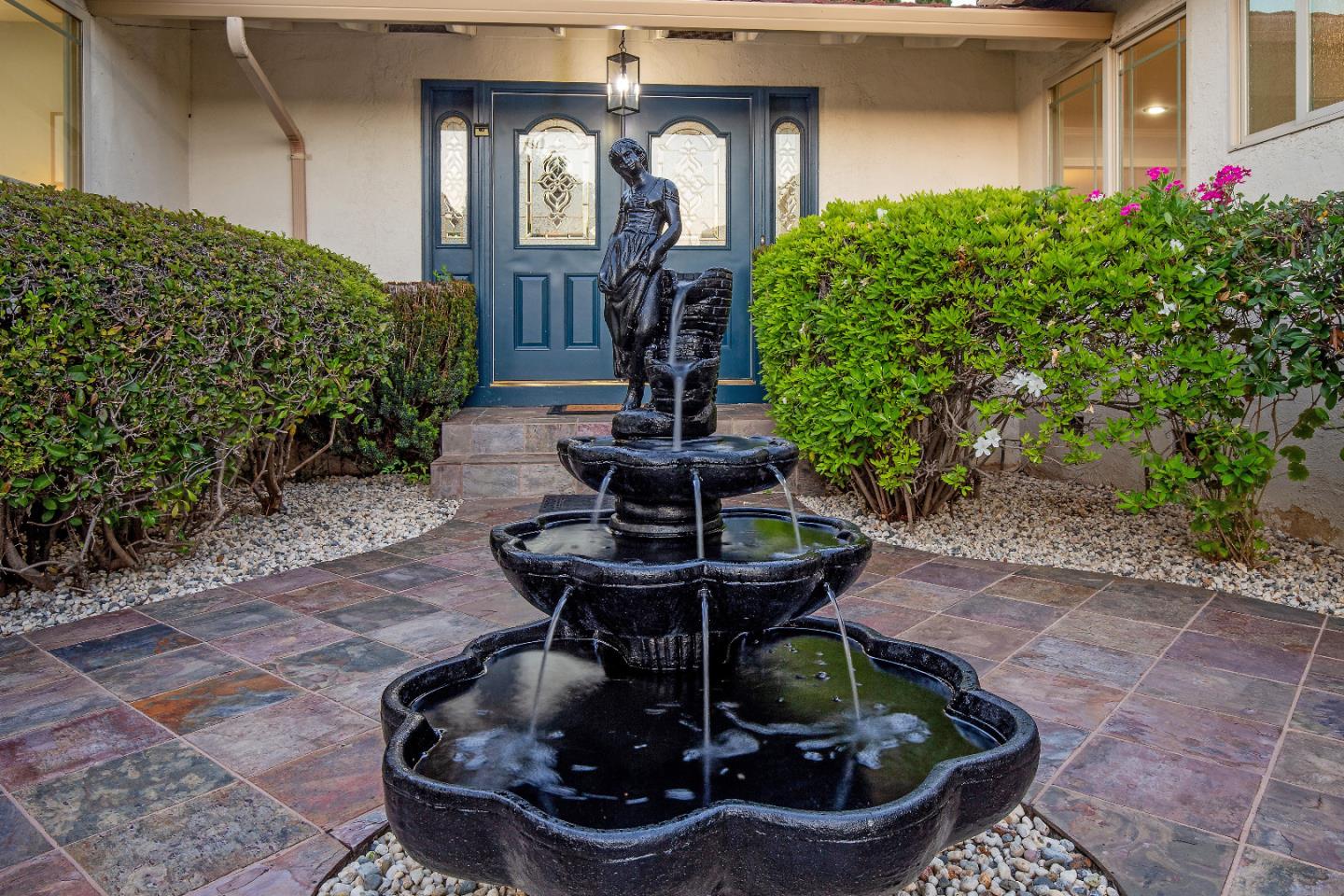 Detail Gallery Image 8 of 43 For 12141 Marilla Dr, Saratoga,  CA 95070 - 5 Beds | 2/1 Baths
