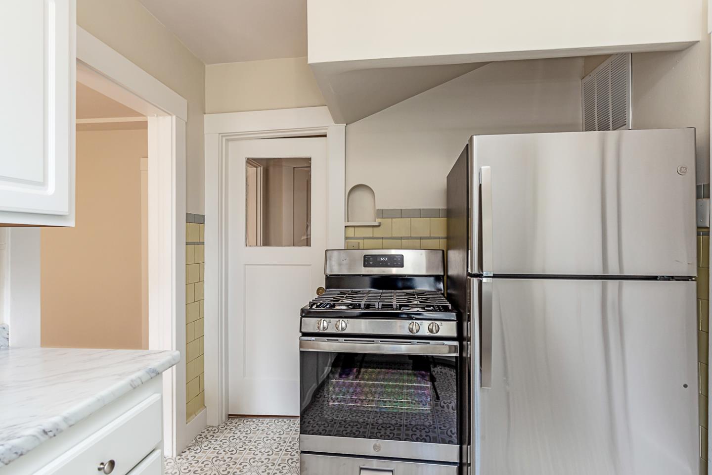 Detail Gallery Image 12 of 42 For 828 Highland Ave, San Mateo,  CA 94401 - – Beds | – Baths