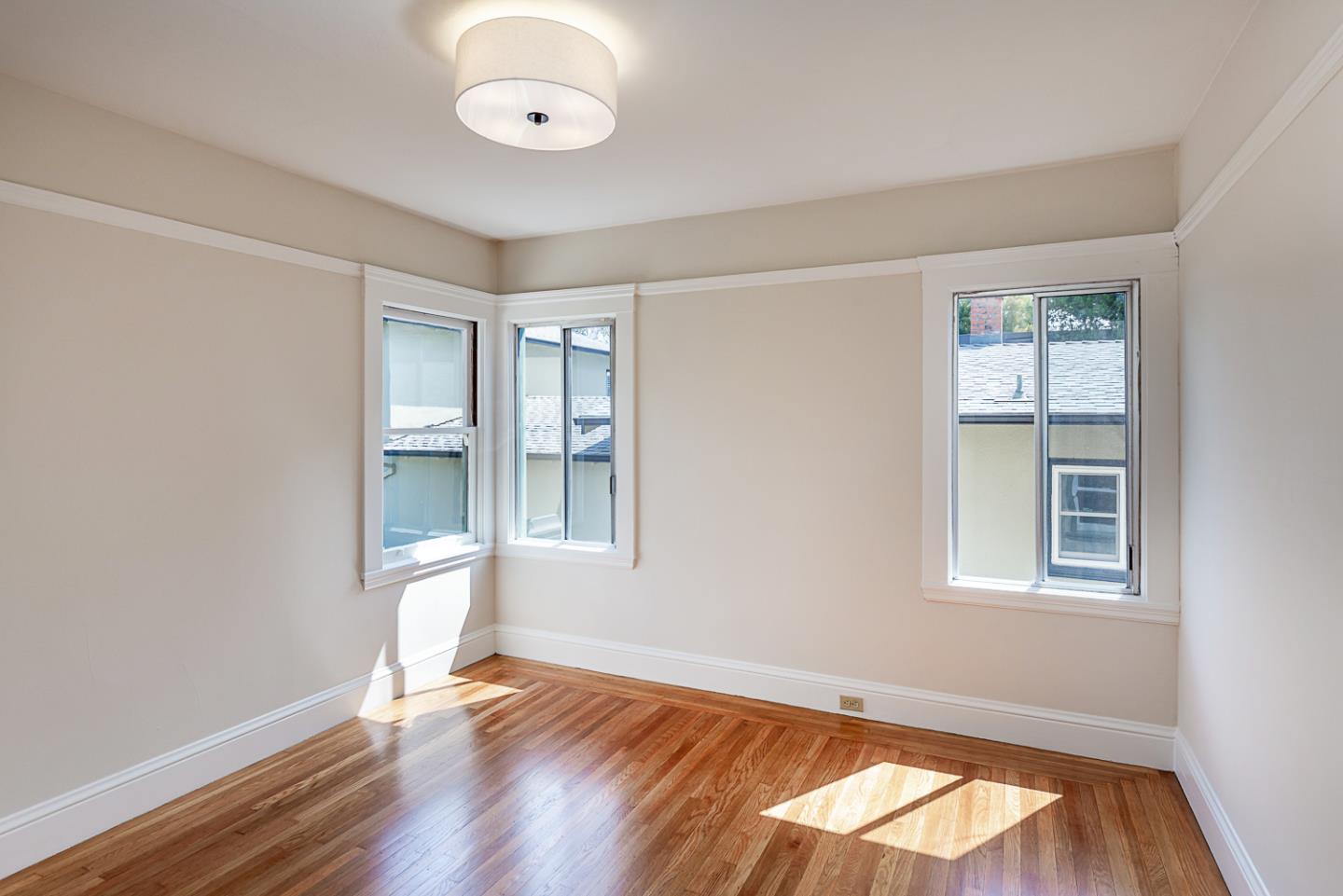 Detail Gallery Image 13 of 42 For 828 Highland Ave, San Mateo,  CA 94401 - – Beds | – Baths