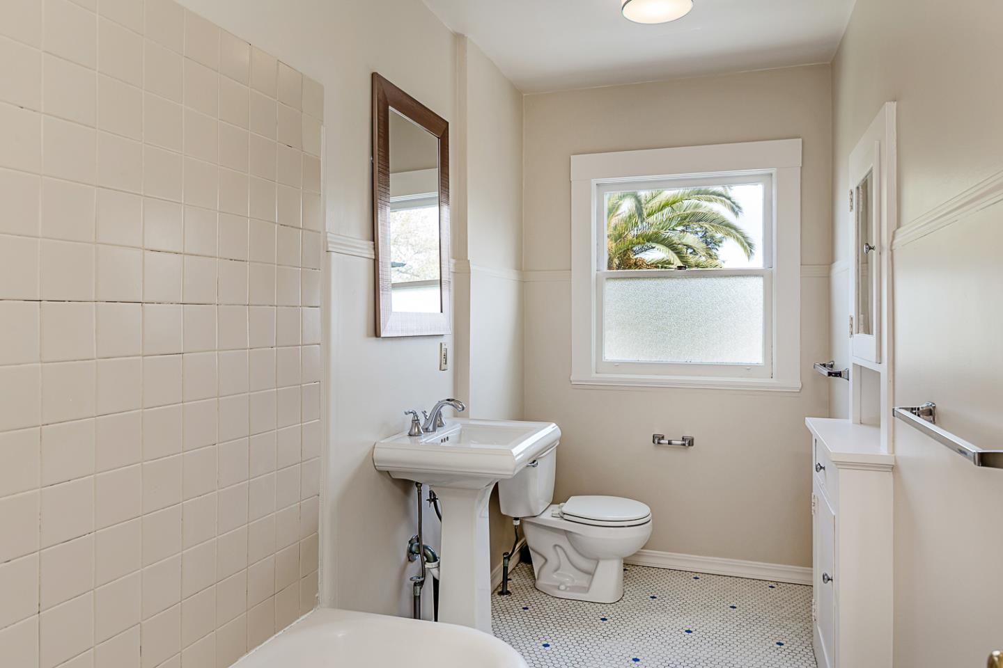 Detail Gallery Image 14 of 42 For 828 Highland Ave, San Mateo,  CA 94401 - – Beds | – Baths