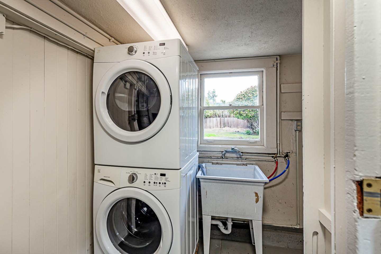 Detail Gallery Image 16 of 42 For 828 Highland Ave, San Mateo,  CA 94401 - – Beds | – Baths
