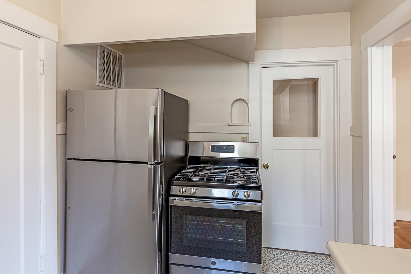 Detail Gallery Image 24 of 42 For 828 Highland Ave, San Mateo,  CA 94401 - – Beds | – Baths