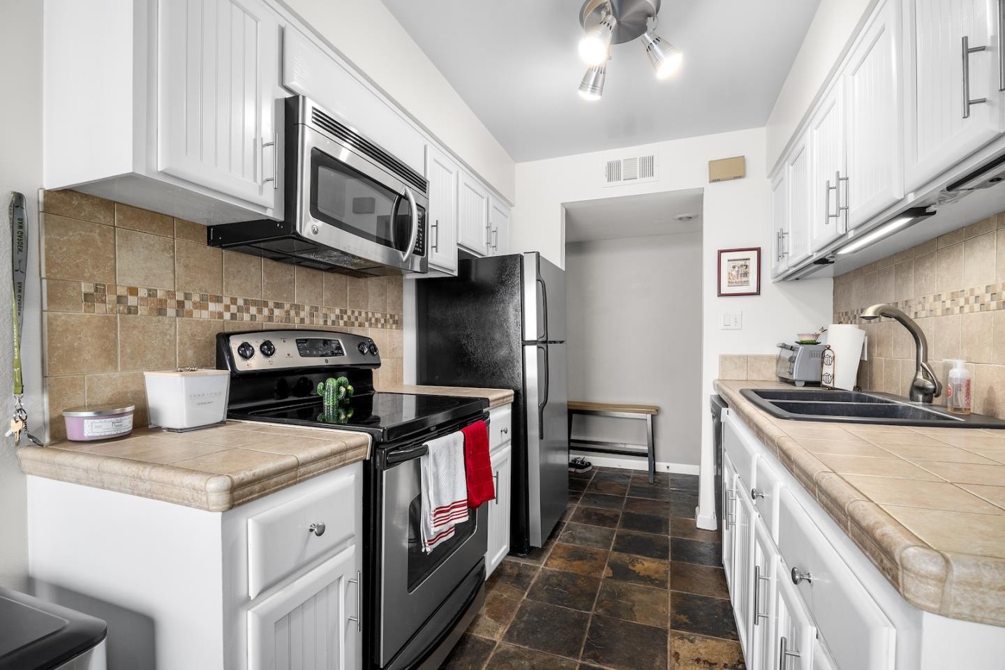 Detail Gallery Image 10 of 28 For 1925 46th Ave #60,  Capitola,  CA 95010 - 2 Beds | 1 Baths