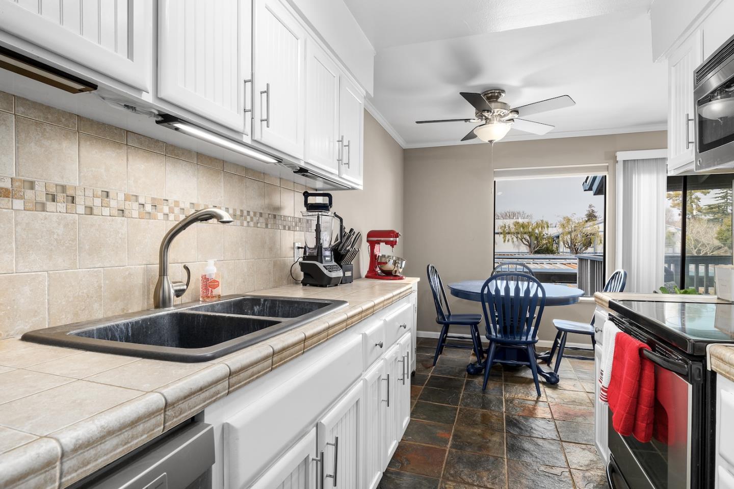 Detail Gallery Image 11 of 28 For 1925 46th Ave #60,  Capitola,  CA 95010 - 2 Beds | 1 Baths