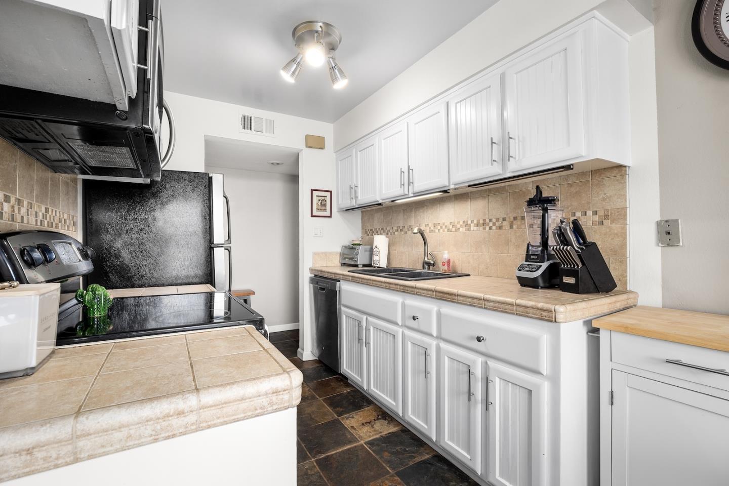 Detail Gallery Image 9 of 28 For 1925 46th Ave #60,  Capitola,  CA 95010 - 2 Beds | 1 Baths