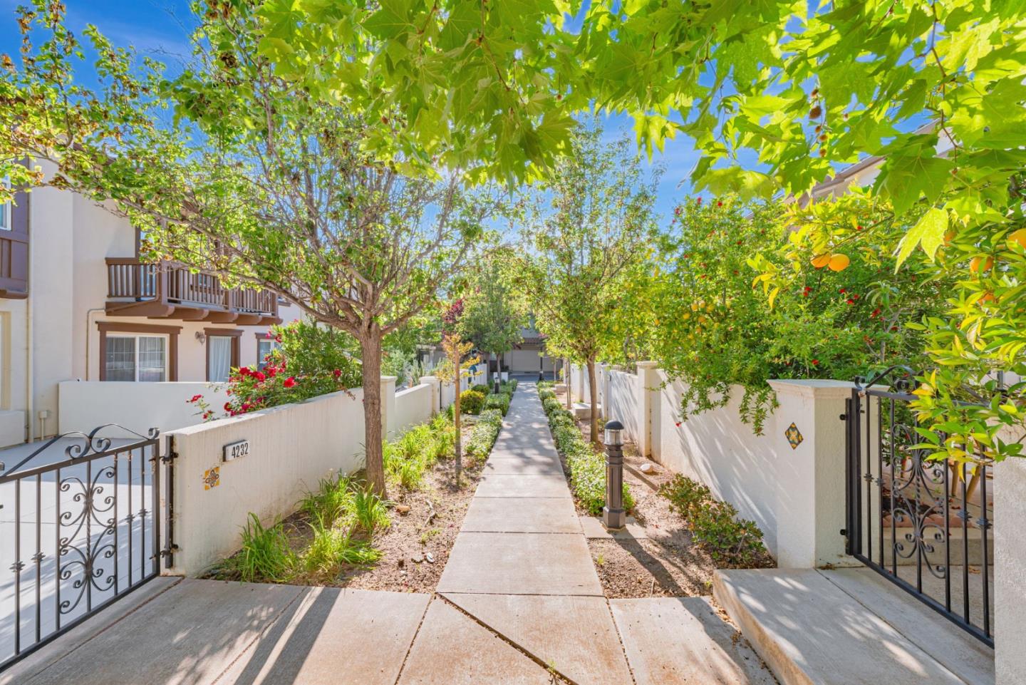 Detail Gallery Image 4 of 48 For 4232 Lautrec Dr, San Jose,  CA 95135 - 3 Beds | 2/1 Baths