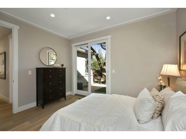 Detail Gallery Image 10 of 24 For 2025 Santa Cruz Ave, Menlo Park,  CA 94025 - 4 Beds | 3/1 Baths
