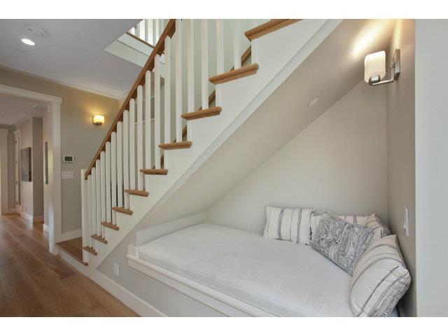 Detail Gallery Image 12 of 24 For 2025 Santa Cruz Ave, Menlo Park,  CA 94025 - 4 Beds | 3/1 Baths