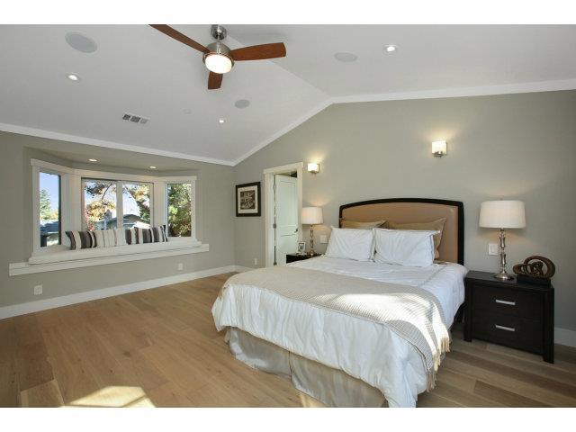 Detail Gallery Image 13 of 24 For 2025 Santa Cruz Ave, Menlo Park,  CA 94025 - 4 Beds | 3/1 Baths