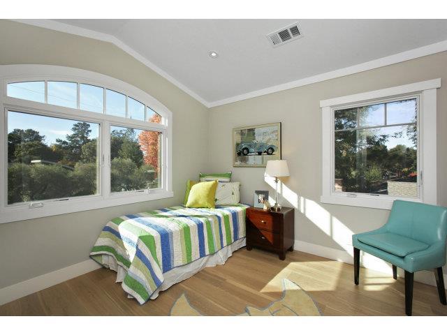 Detail Gallery Image 17 of 24 For 2025 Santa Cruz Ave, Menlo Park,  CA 94025 - 4 Beds | 3/1 Baths