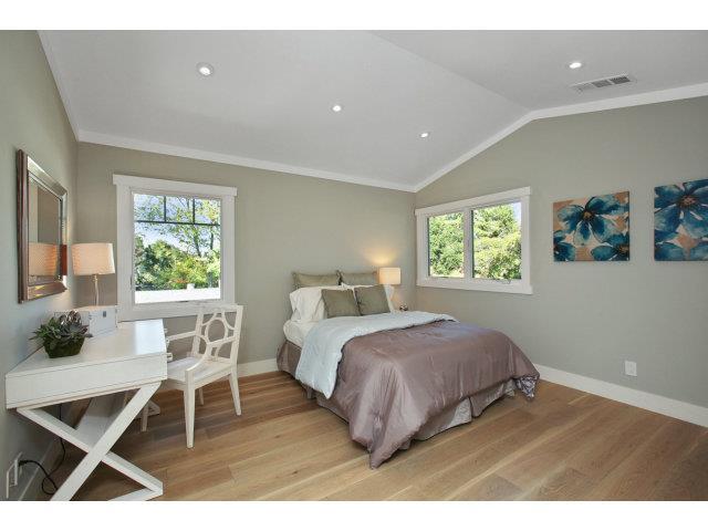 Detail Gallery Image 19 of 24 For 2025 Santa Cruz Ave, Menlo Park,  CA 94025 - 4 Beds | 3/1 Baths