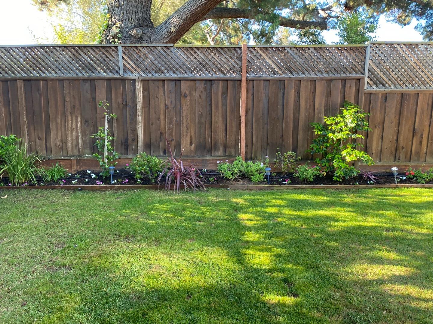 Detail Gallery Image 23 of 24 For 2025 Santa Cruz Ave, Menlo Park,  CA 94025 - 4 Beds | 3/1 Baths