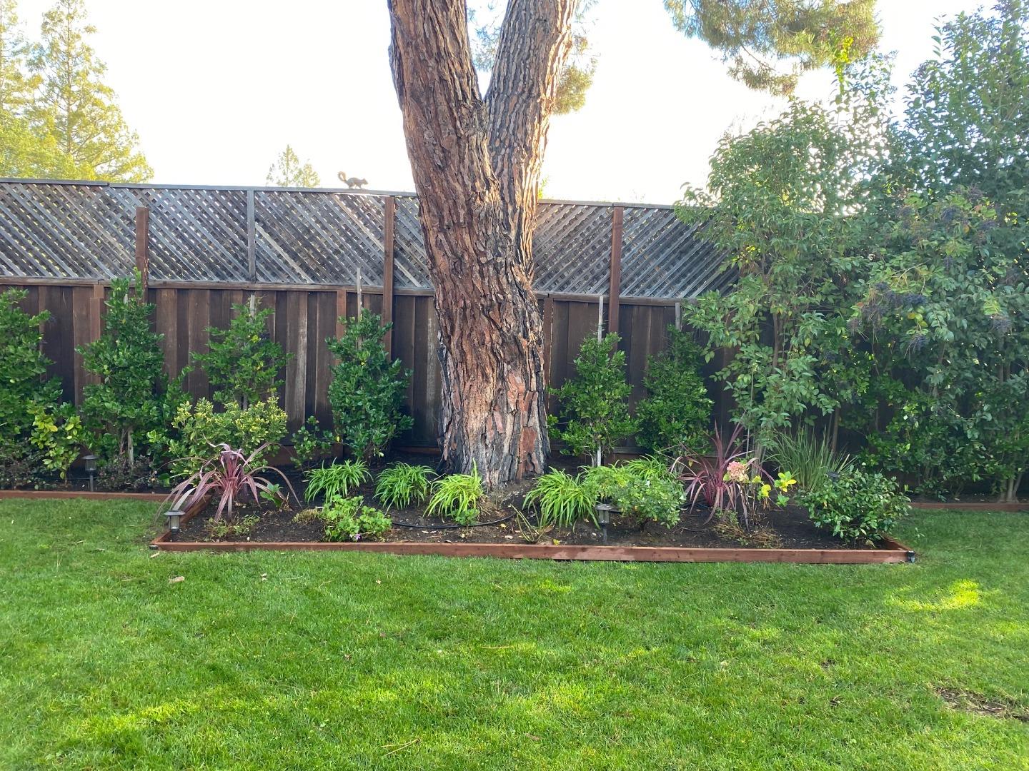 Detail Gallery Image 24 of 24 For 2025 Santa Cruz Ave, Menlo Park,  CA 94025 - 4 Beds | 3/1 Baths