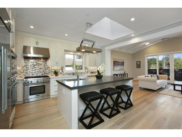 Detail Gallery Image 5 of 24 For 2025 Santa Cruz Ave, Menlo Park,  CA 94025 - 4 Beds | 3/1 Baths