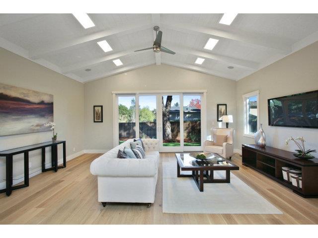 Detail Gallery Image 7 of 24 For 2025 Santa Cruz Ave, Menlo Park,  CA 94025 - 4 Beds | 3/1 Baths