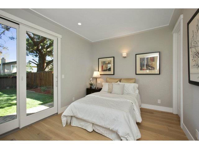 Detail Gallery Image 9 of 24 For 2025 Santa Cruz Ave, Menlo Park,  CA 94025 - 4 Beds | 3/1 Baths