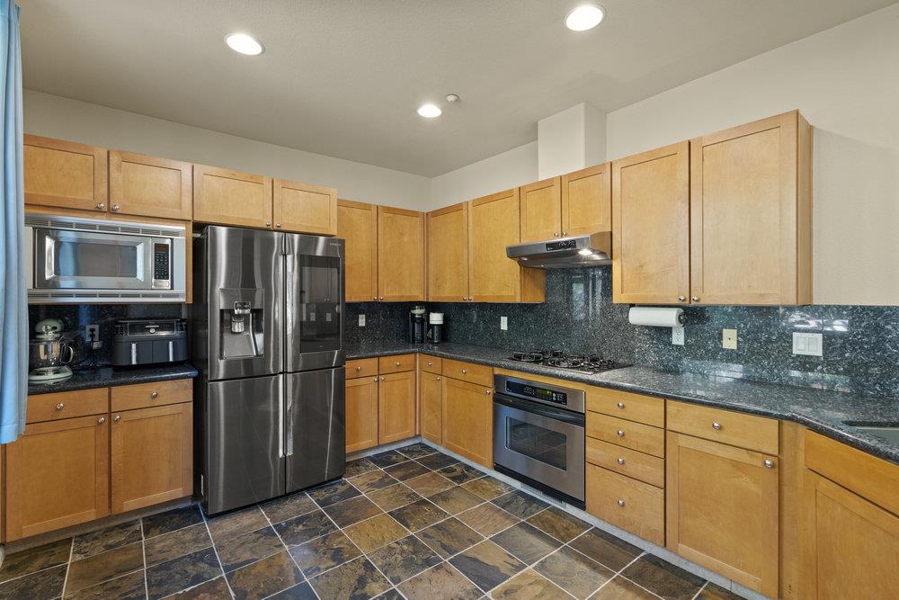 Detail Gallery Image 11 of 90 For 978 Martin Trl, Daly City,  CA 94014 - 4 Beds | 3/1 Baths