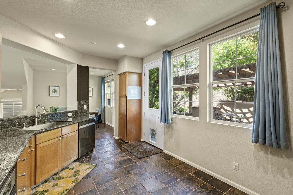 Detail Gallery Image 12 of 90 For 978 Martin Trl, Daly City,  CA 94014 - 4 Beds | 3/1 Baths