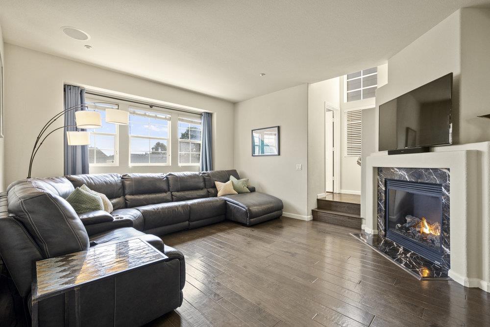 Detail Gallery Image 18 of 90 For 978 Martin Trl, Daly City,  CA 94014 - 4 Beds | 3/1 Baths
