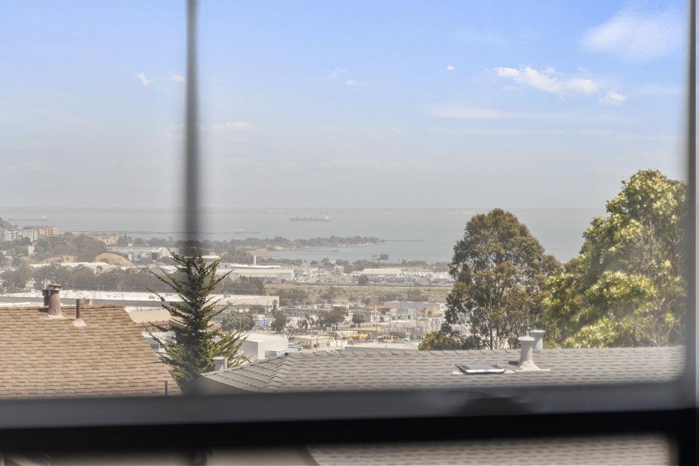 Detail Gallery Image 24 of 90 For 978 Martin Trl, Daly City,  CA 94014 - 4 Beds | 3/1 Baths