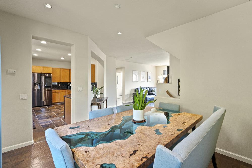 Detail Gallery Image 5 of 90 For 978 Martin Trl, Daly City,  CA 94014 - 4 Beds | 3/1 Baths