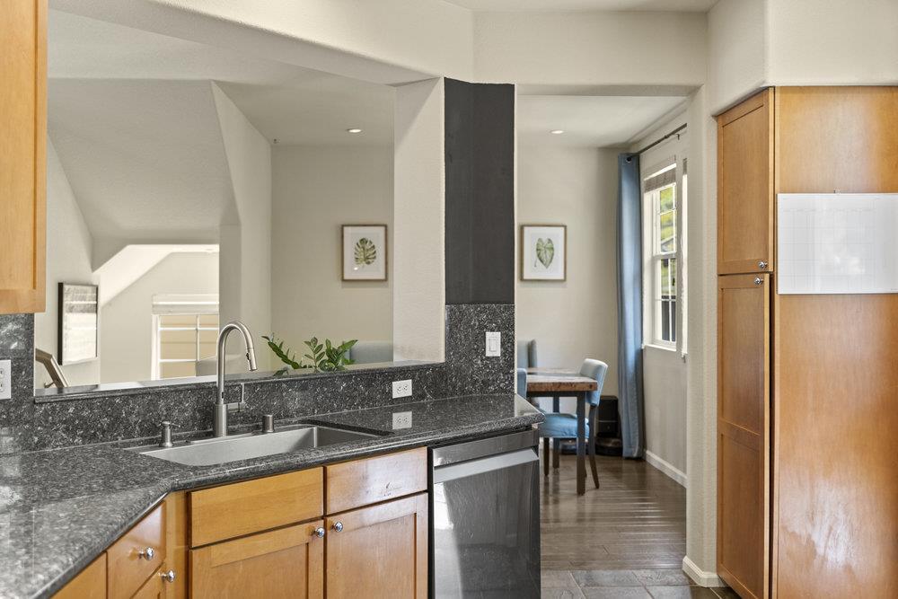 Detail Gallery Image 6 of 90 For 978 Martin Trl, Daly City,  CA 94014 - 4 Beds | 3/1 Baths