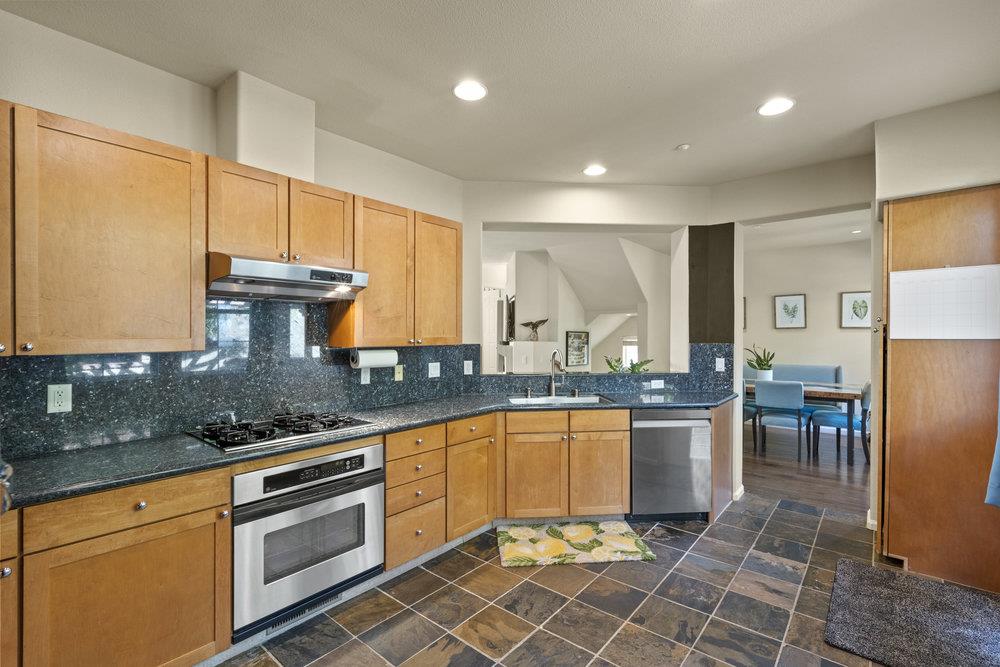 Detail Gallery Image 7 of 90 For 978 Martin Trl, Daly City,  CA 94014 - 4 Beds | 3/1 Baths