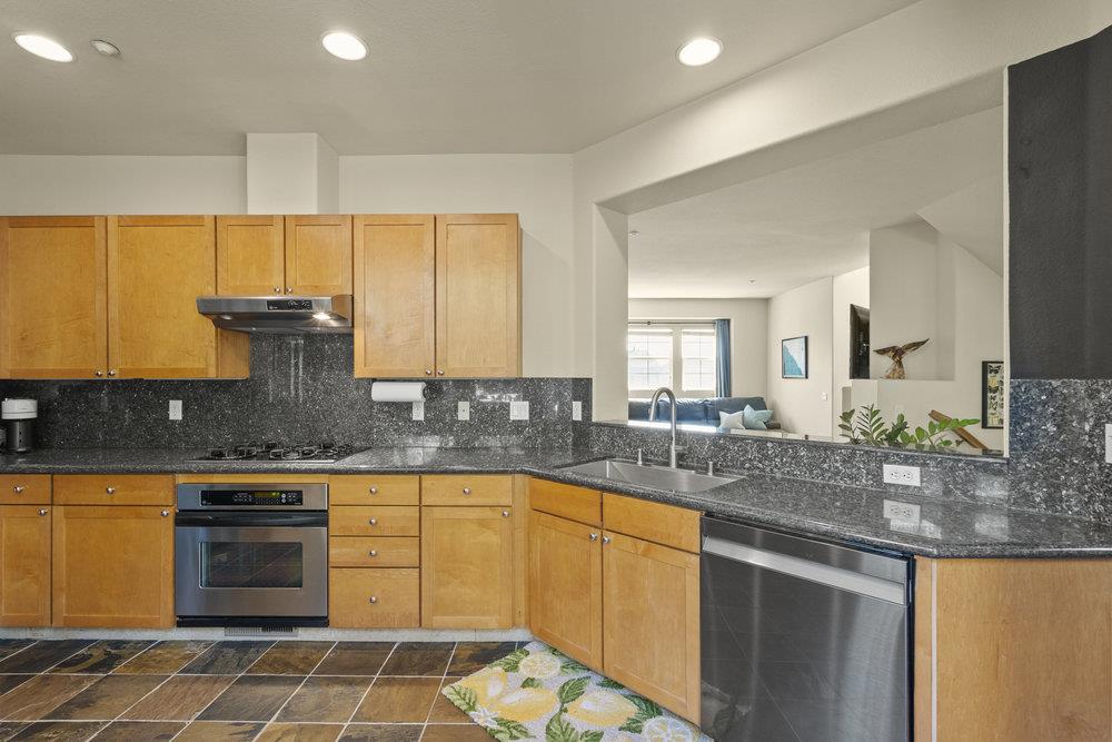 Detail Gallery Image 8 of 90 For 978 Martin Trl, Daly City,  CA 94014 - 4 Beds | 3/1 Baths
