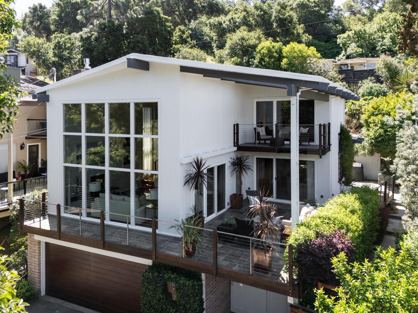 Detail Gallery Image 2 of 29 For 7 Phillip Ln, San Carlos,  CA 94070 - 3 Beds | 2 Baths