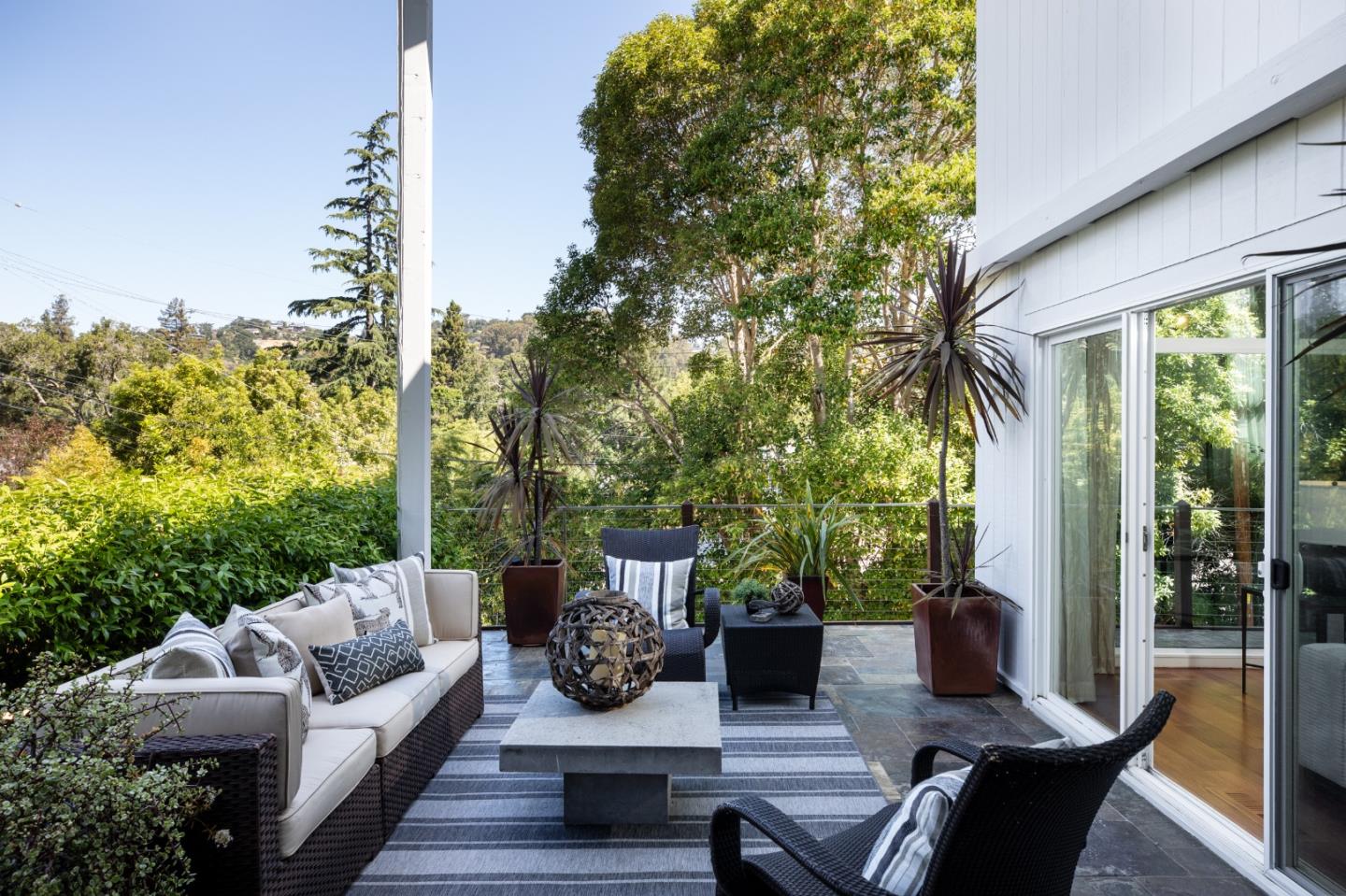 Detail Gallery Image 8 of 29 For 7 Phillip Ln, San Carlos,  CA 94070 - 3 Beds | 2 Baths