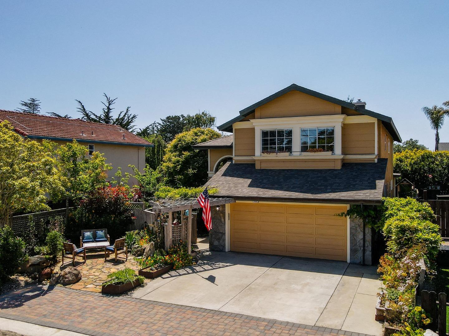 Detail Gallery Image 2 of 65 For 123 Presidio Ave, El Granada,  CA 94018 - 4 Beds | 3 Baths