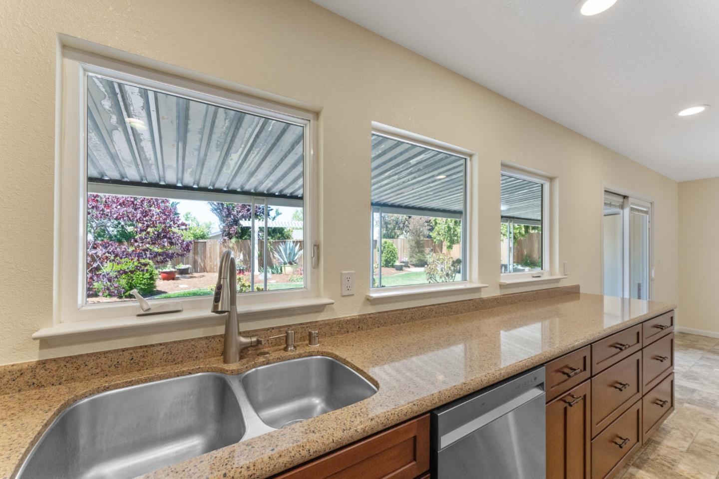 Detail Gallery Image 8 of 29 For 3173 Hostetter Rd, San Jose,  CA 95132 - 3 Beds | 2 Baths