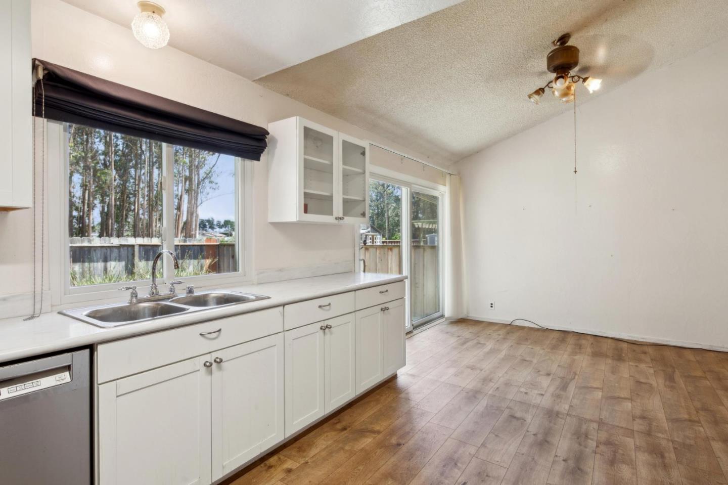Detail Gallery Image 13 of 29 For 230 Coral Reef Ave, El Granada,  CA 94019 - 3 Beds | 2 Baths