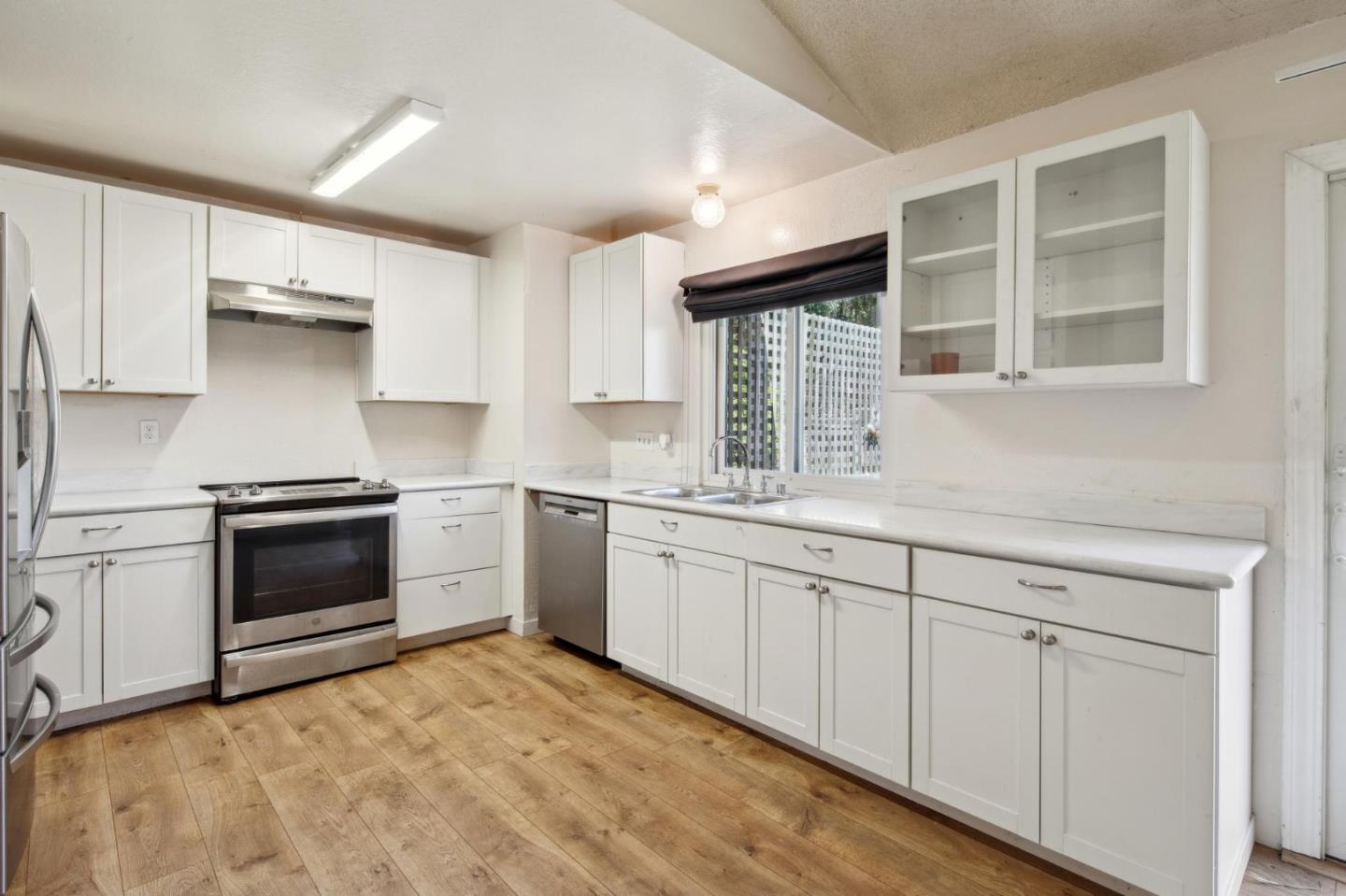 Detail Gallery Image 4 of 29 For 230 Coral Reef Ave, El Granada,  CA 94019 - 3 Beds | 2 Baths