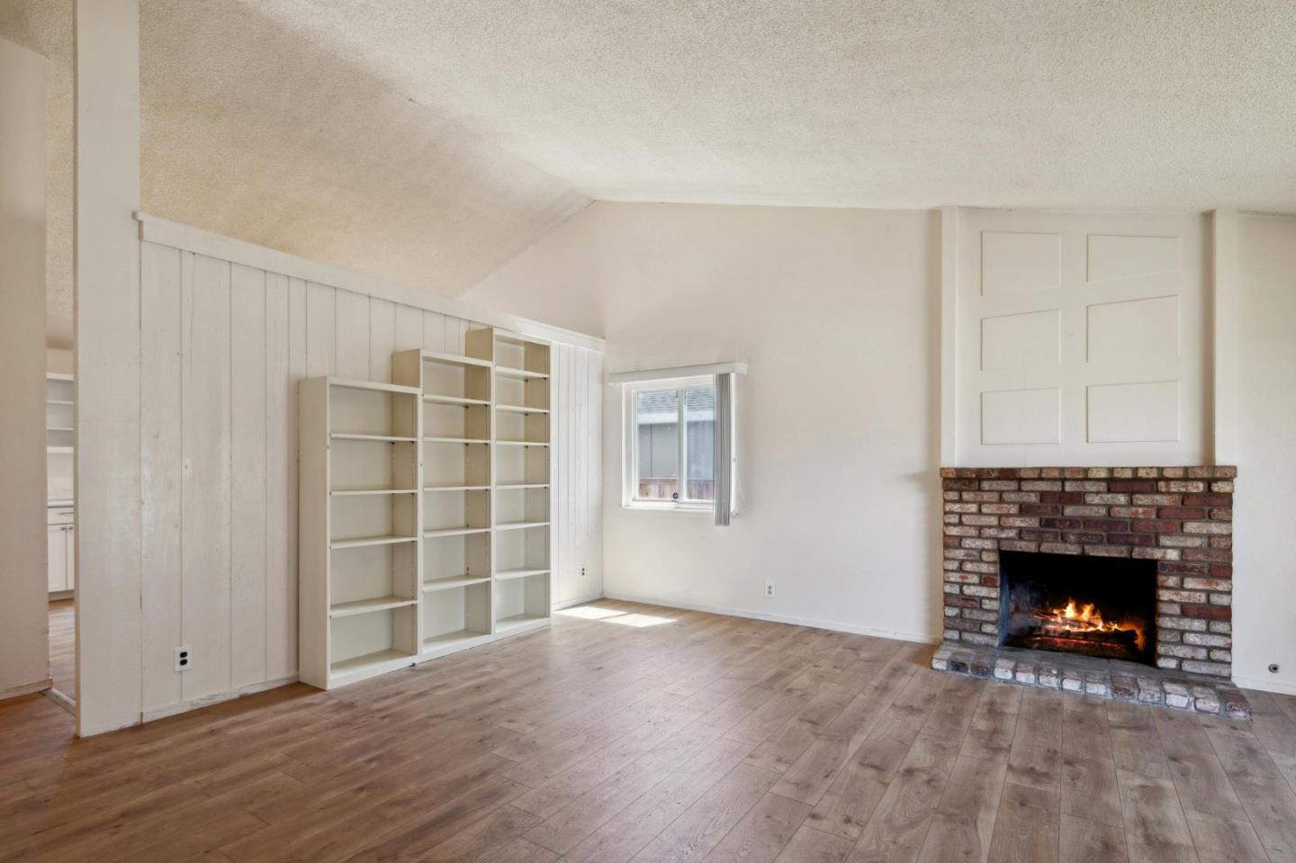 Detail Gallery Image 5 of 29 For 230 Coral Reef Ave, El Granada,  CA 94019 - 3 Beds | 2 Baths