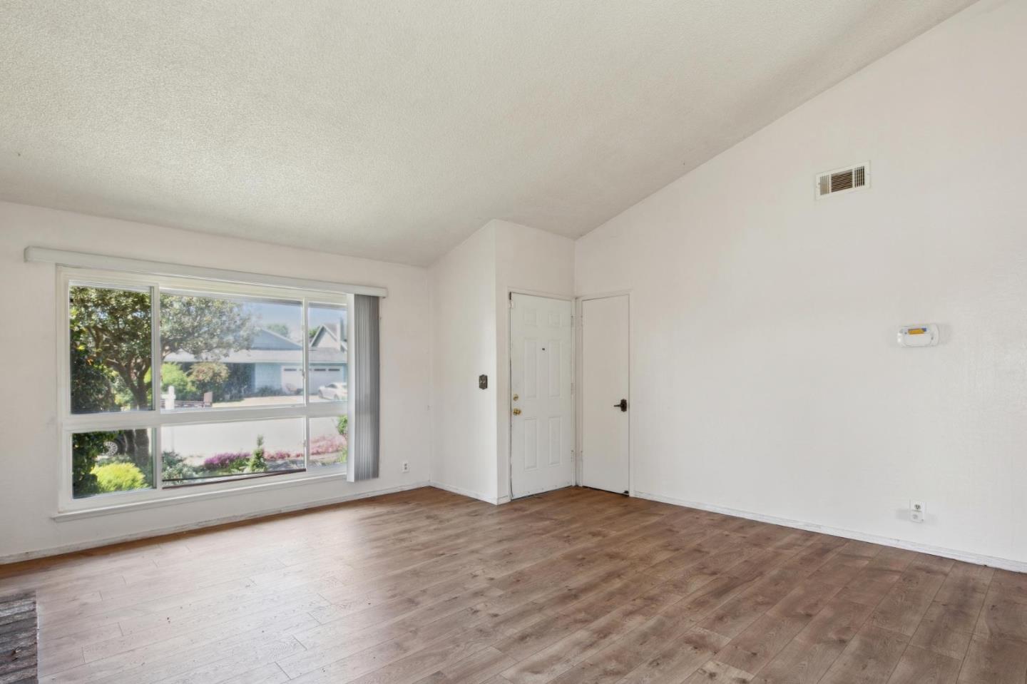 Detail Gallery Image 7 of 29 For 230 Coral Reef Ave, El Granada,  CA 94019 - 3 Beds | 2 Baths