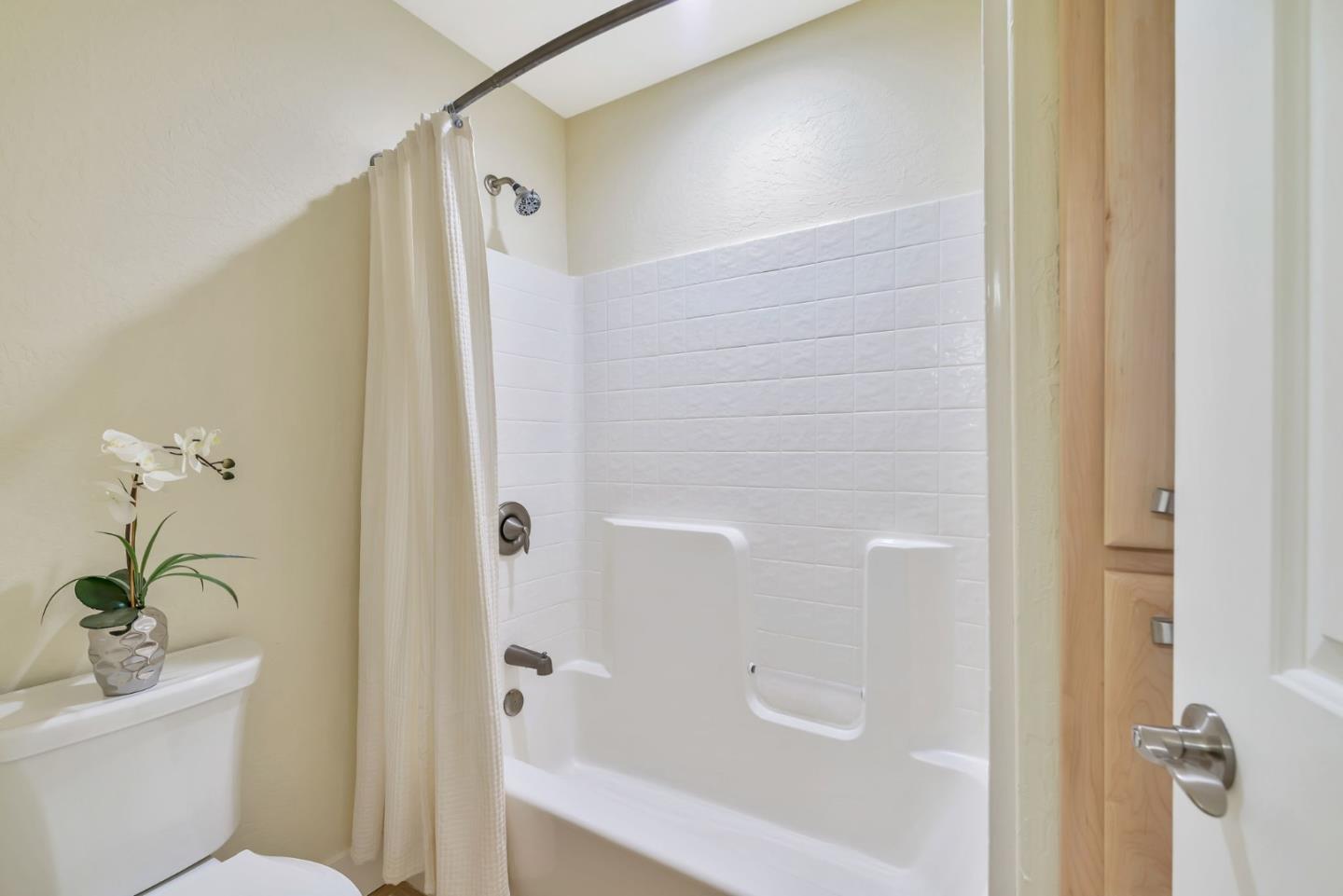 Detail Gallery Image 28 of 62 For 115 Fairway Village Ct, Murphys,  CA 95247 - 3 Beds | 3 Baths