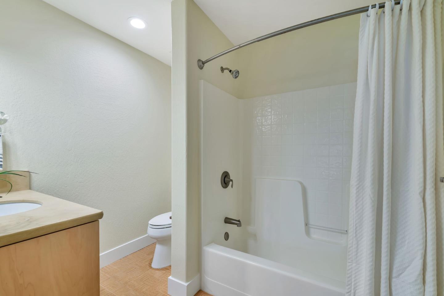 Detail Gallery Image 36 of 62 For 115 Fairway Village Ct, Murphys,  CA 95247 - 3 Beds | 3 Baths