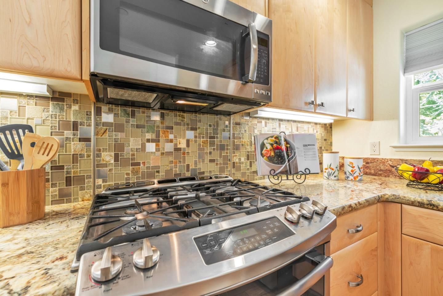 Detail Gallery Image 5 of 62 For 115 Fairway Village Ct, Murphys,  CA 95247 - 3 Beds | 3 Baths