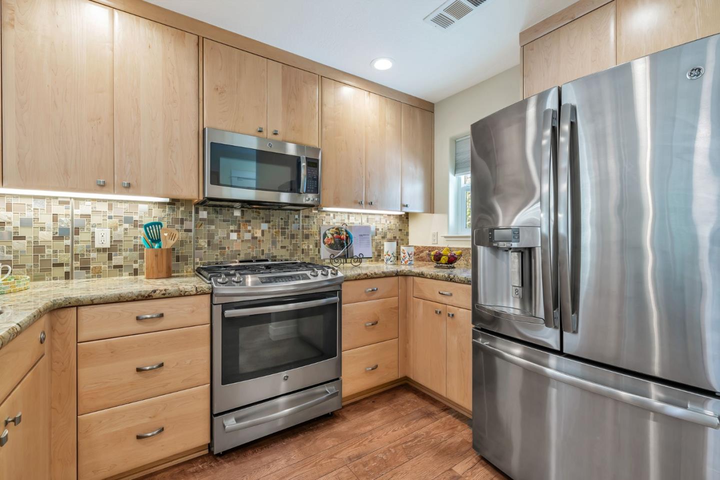 Detail Gallery Image 6 of 62 For 115 Fairway Village Ct, Murphys,  CA 95247 - 3 Beds | 3 Baths