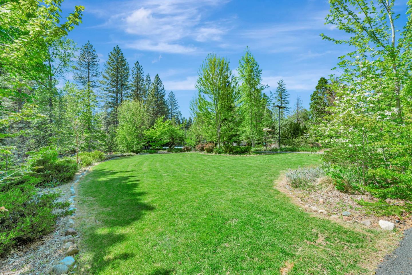 Detail Gallery Image 60 of 62 For 115 Fairway Village Ct, Murphys,  CA 95247 - 3 Beds | 3 Baths