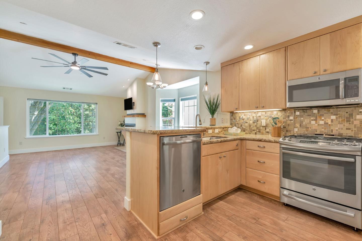 Detail Gallery Image 7 of 62 For 115 Fairway Village Ct, Murphys,  CA 95247 - 3 Beds | 3 Baths