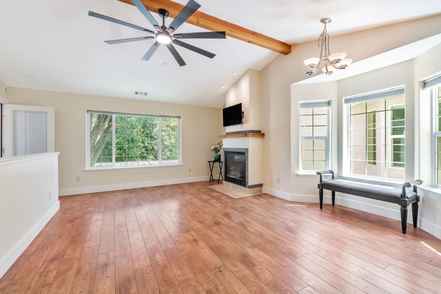 Detail Gallery Image 8 of 62 For 115 Fairway Village Ct, Murphys,  CA 95247 - 3 Beds | 3 Baths
