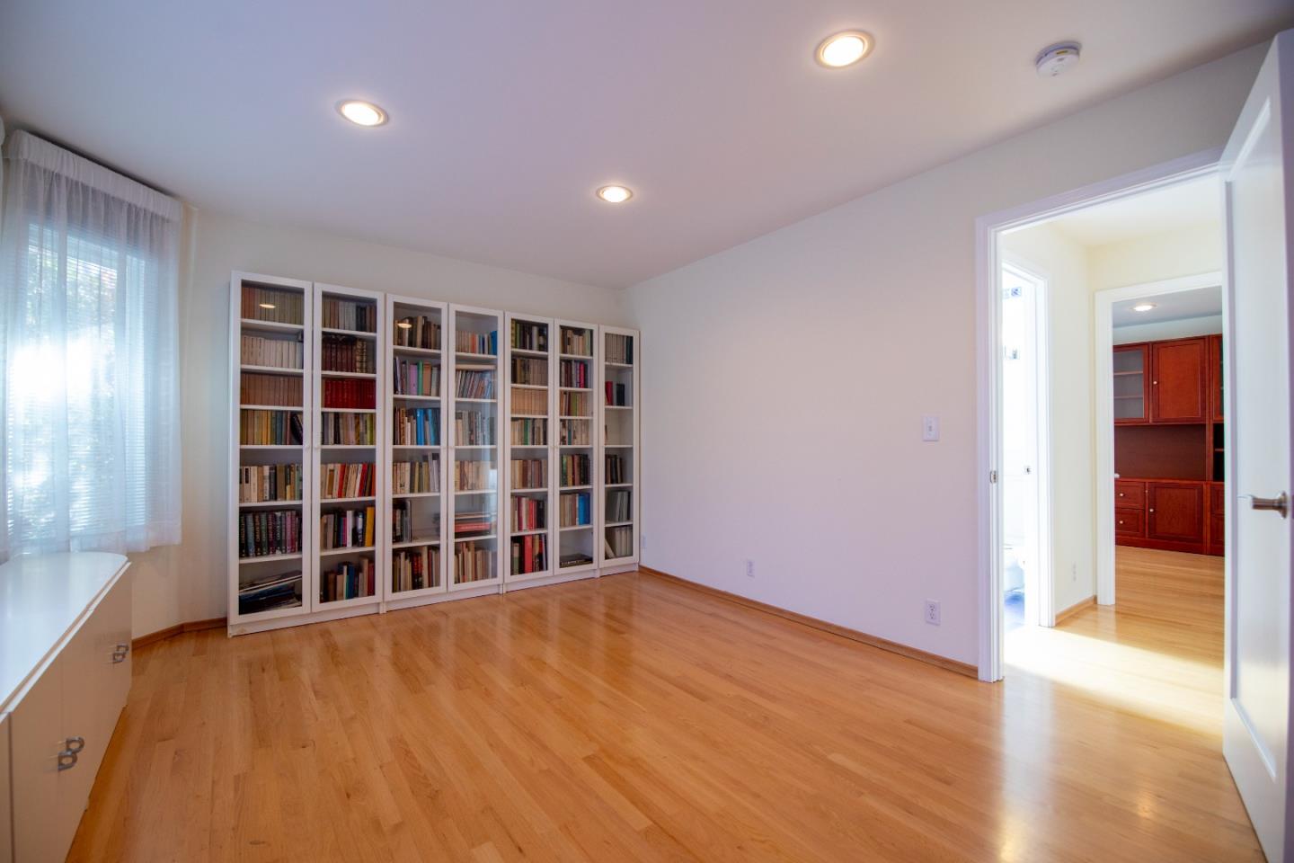 Detail Gallery Image 14 of 31 For 908 Glennan Dr, Redwood City,  CA 94061 - 3 Beds | 2/1 Baths