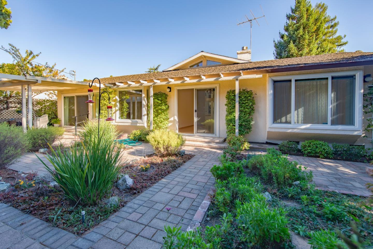 Detail Gallery Image 15 of 31 For 908 Glennan Dr, Redwood City,  CA 94061 - 3 Beds | 2/1 Baths