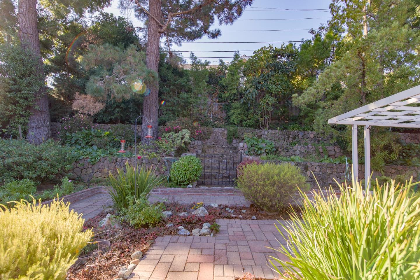 Detail Gallery Image 16 of 31 For 908 Glennan Dr, Redwood City,  CA 94061 - 3 Beds | 2/1 Baths
