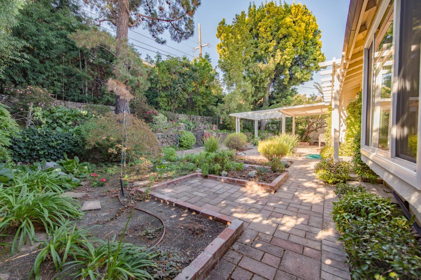 Detail Gallery Image 18 of 31 For 908 Glennan Dr, Redwood City,  CA 94061 - 3 Beds | 2/1 Baths