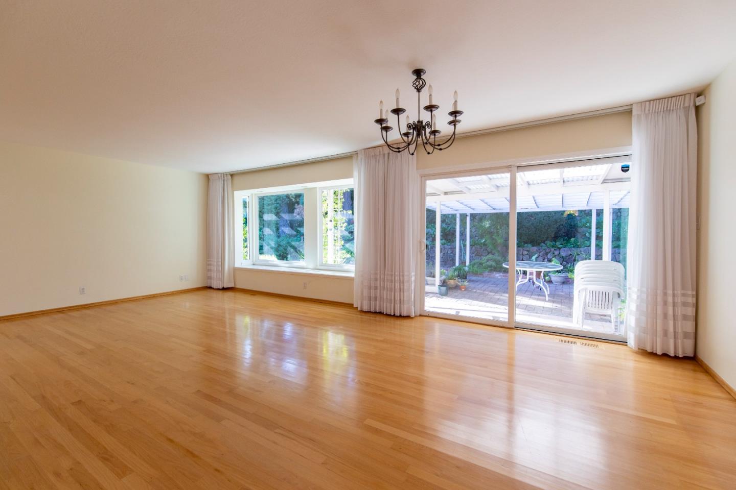 Detail Gallery Image 2 of 31 For 908 Glennan Dr, Redwood City,  CA 94061 - 3 Beds | 2/1 Baths