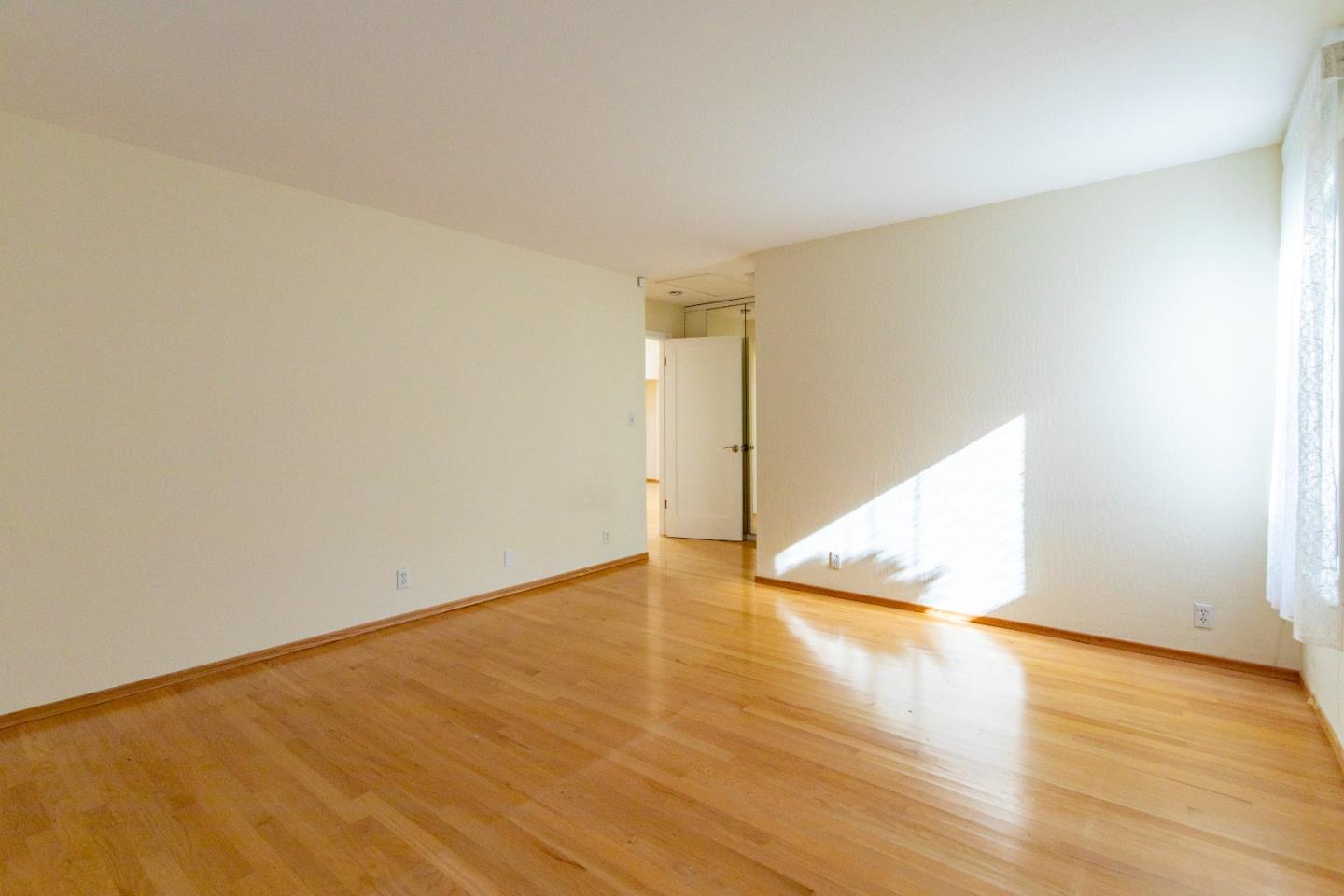 Detail Gallery Image 24 of 31 For 908 Glennan Dr, Redwood City,  CA 94061 - 3 Beds | 2/1 Baths